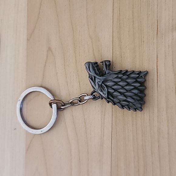 Game of Thrones House Stark Head Winter is Coming Coppery Metal Keyring Keychain - Picture 2 of 2